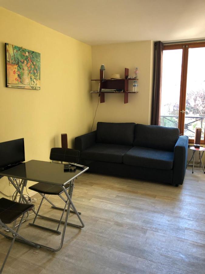 شقة باريس  في 23 Rue De La Chapelle المظهر الخارجي الصورة